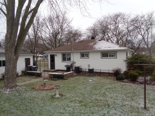 1513 Bel Ayr Dr, Waukesha, WI 53188-2209
