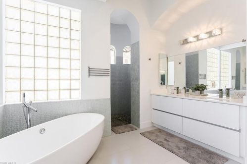 9045 Shenendoah Cir, Naples FL 34113-1663 exterior