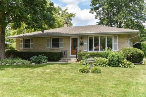 7408 Devonshire Ave, Greendale, WI 53129-2211