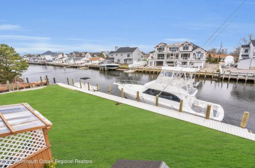 1019 Bowsprit Pt, Lacey Township NJ  08734-2706 exterior