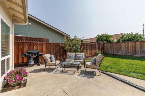 6930 Post Rd, Pleasanton CA  94568-2123 exterior