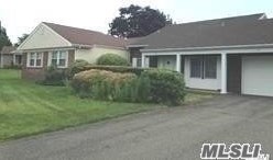 62 Chippendale Dr, Mount Sinai, NY 11766-2606