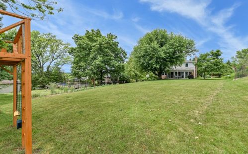 3020 Marie Dr, Gibsonia, PA 15044-8265