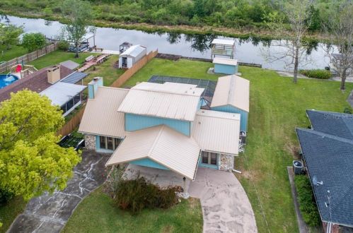 27828 Lois Dr, Tavares, FL 32778-9610