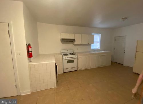 516 3 St, Camden NJ  08102-2002 exterior