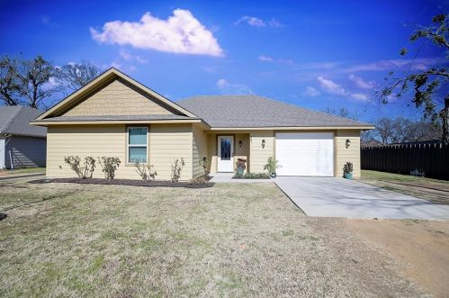807 Main St, Tioga, TX 76271-3502