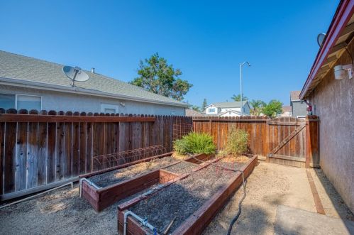 417 Peregrine Dr, Grayson CA  95363-9012 exterior