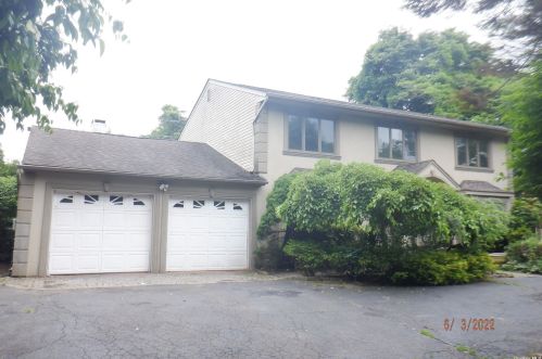 79 Stonehurst Ln, Huntington Station, NY 11746-7929