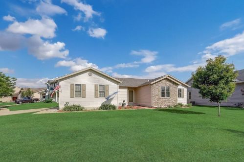 262 Brewster Dr, Lake Mills, WI 53551-1765