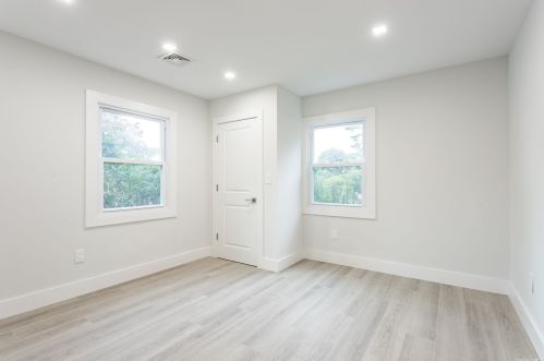 676 Mason St, Westbury NY  11590-4463 exterior