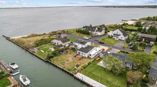 39 Barracuda Rd, East Quogue NY  11942-4916 exterior