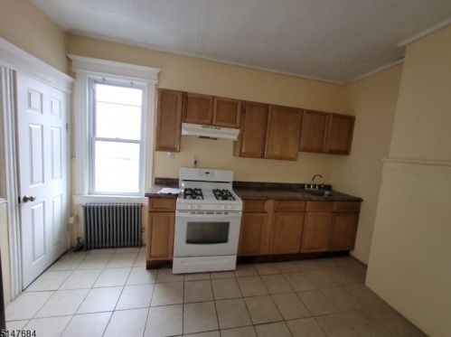 163 15th St, East Orange, NJ 07017-5235