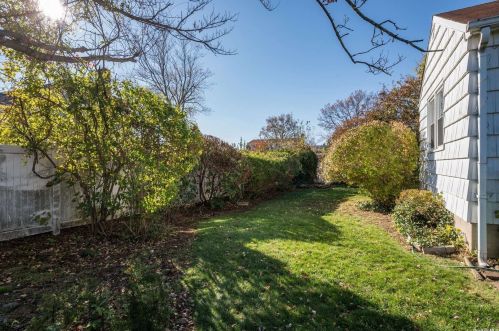 3 Lynn Pl, Bethpage NY  11714-4307 exterior