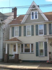204 Pine St, Hometown, PA 18252-1411