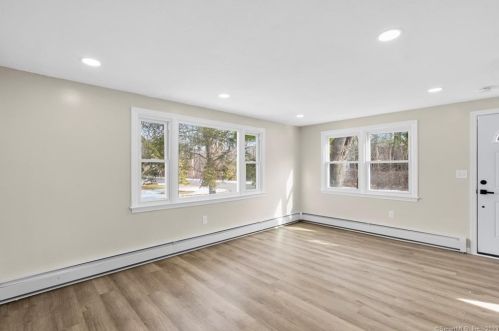 379 Mountain Rd, Hartford CT  06107-1028 exterior