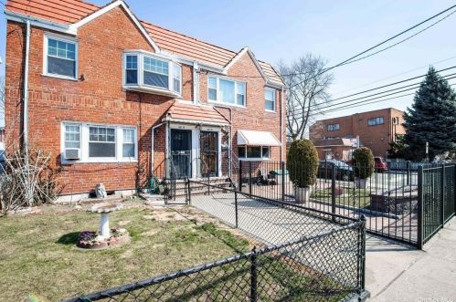 48-17 Ditmars Blvd, Long Island City, NY 11105-3606