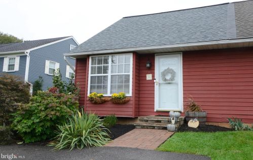 511 Spring Hill Dr, Harleysville, PA 19438-2241