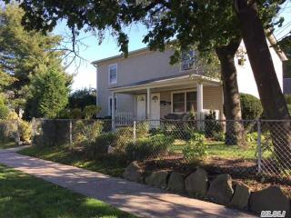 618 Broadway, Westbury, NY 11590-3508