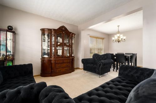 376 Enos Loomis St, Pataskala OH  43062-8160 exterior