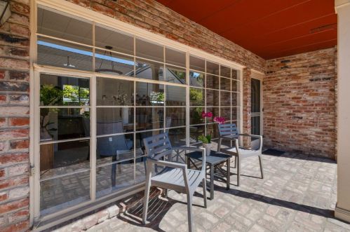 842 Forest Ave, Palo Alto, CA 94301-2104