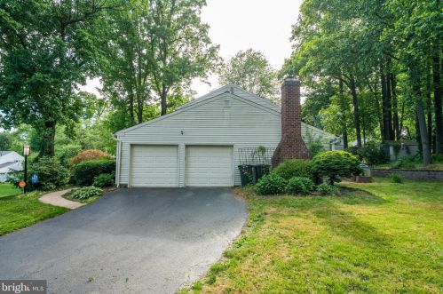 401 Santillo Way, Downingtown PA  19335-3132 exterior