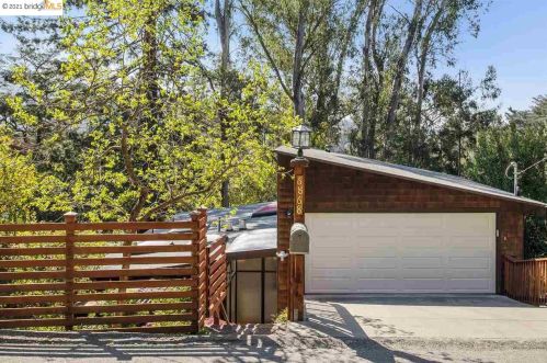 6868 Chambers Dr, Oakland, CA 94611-1302