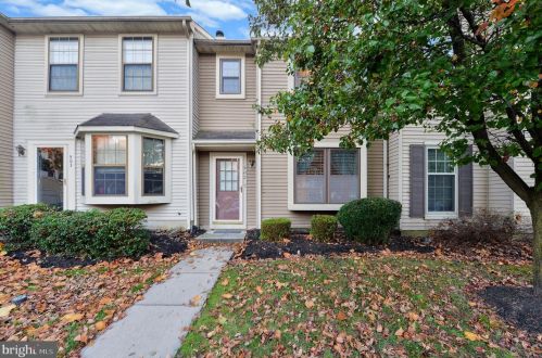 502 Essex Ct, West Deptford NJ  08051-2027 exterior