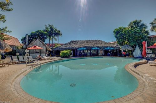 2555 Tamiami Trl, Naples FL  34103-4408 exterior
