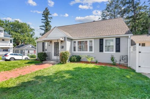 29 Russell St, Waterbury, CT 06708-3725