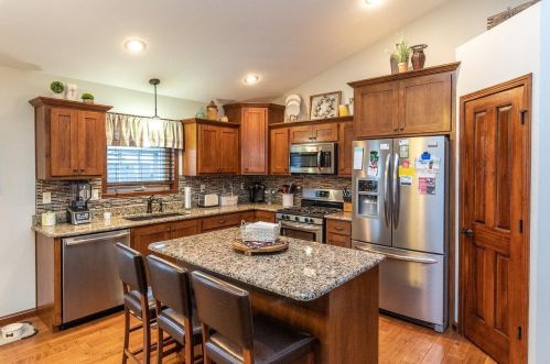 3175 Howard View Ln, Green Bay, WI 54313-4227