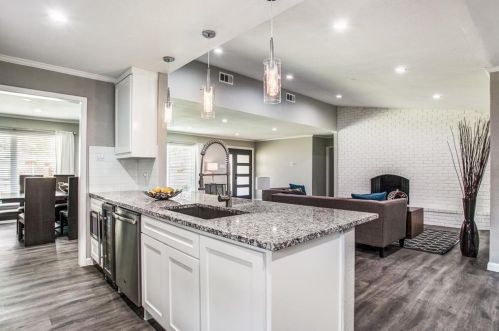 10905 Damon Ln, Dallas TX  75229-3839 exterior