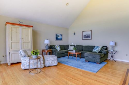 250 Ocean Rd, South Kingstown RI  02882-1346 exterior