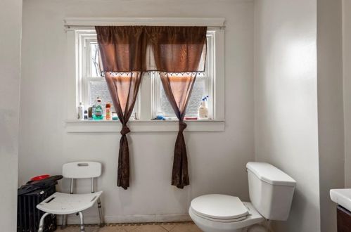 28 Rochambeau Ave, Providence RI 02906-1908 exterior