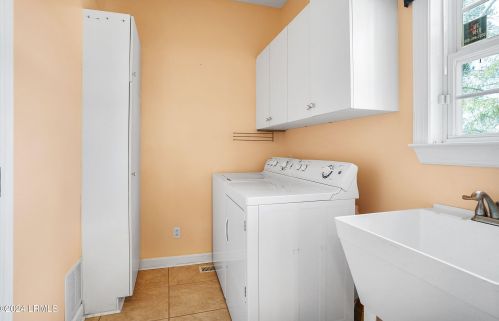 1089 Otter Cir, Beaufort SC  29902-5861 exterior
