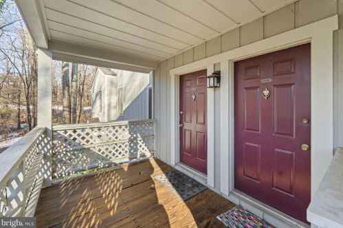 2236 Hunters Run Dr, Herndon, VA 20191-2829