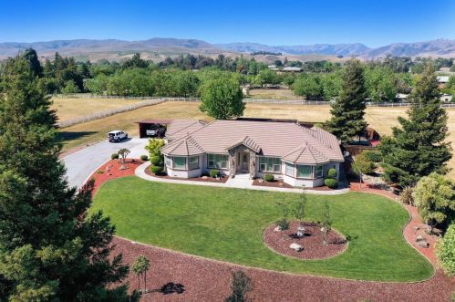 5890 Yuste Ln, Hollister CA  95023-9538 exterior