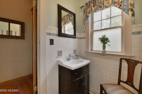 309 1 St, Tucson AZ 85705-7818 exterior