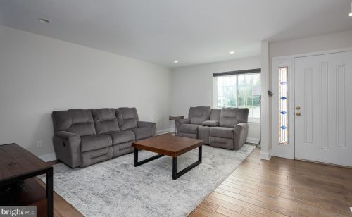 12 Lantern Ln, Wayne, PA 19087-5822