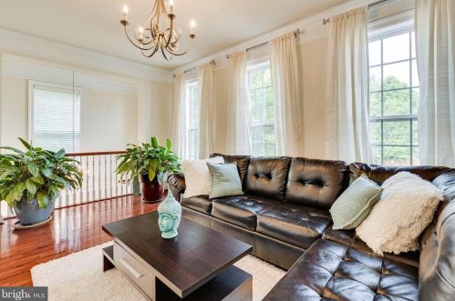 6857 Hartzell Hill Ln, Haymarket VA  20169-4944 exterior