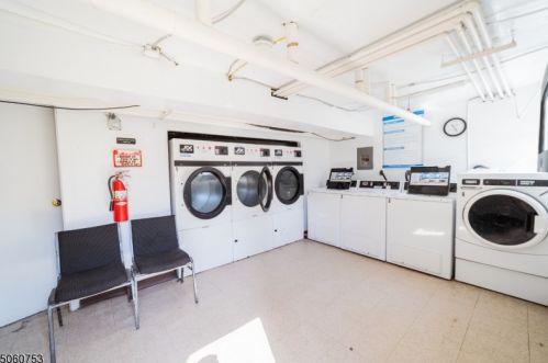 10 Green Acres Dr, Verona NJ  07044-2416 exterior