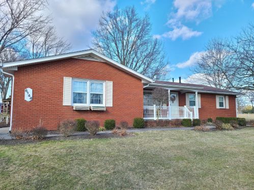 6144 Tracht Dr, Sugar Grove Lake, OH 44833-9331