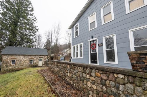 529 Millbrook Rd, Middletown, CT 06457-5521