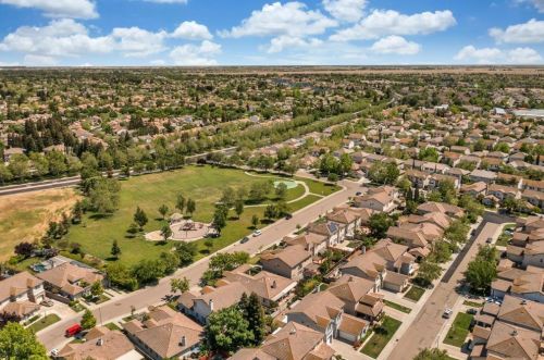 1929 Bastona Dr, Elk Grove CA 95758-7104 exterior