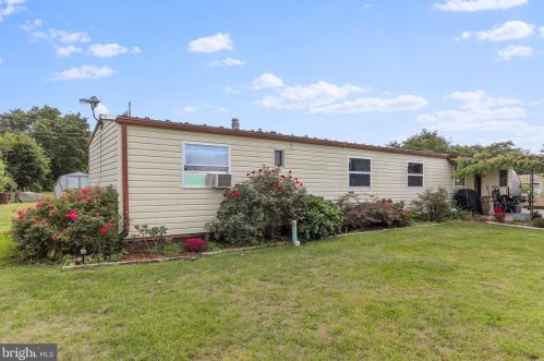 1072 May Apple Dr, Lees Cross Roads, PA 17257-8929