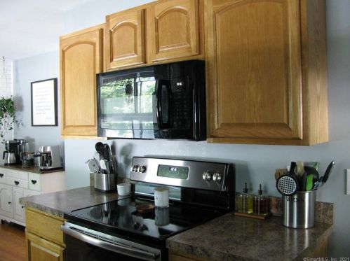 24 Mohican Ln, Wallingford CT  06492-2810 exterior