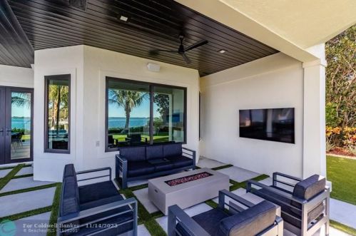 225 Osprey Ct, Vero Beach FL 32963-2652 exterior