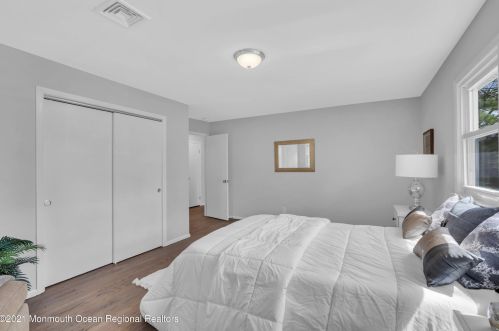 13 Salisbury Ave, Middletown NJ  07748-5240 exterior