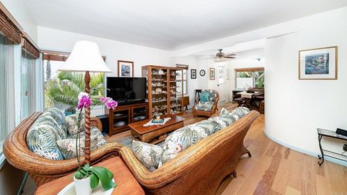 4438 Pescadero Ave, San Diego CA 92107-3629 exterior