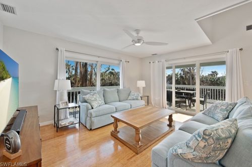 215 Robinwood Cir, Sanibel FL  33957-5722 exterior