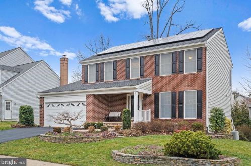 827 Spring Knoll Dr, Herndon VA  20170-3920 exterior